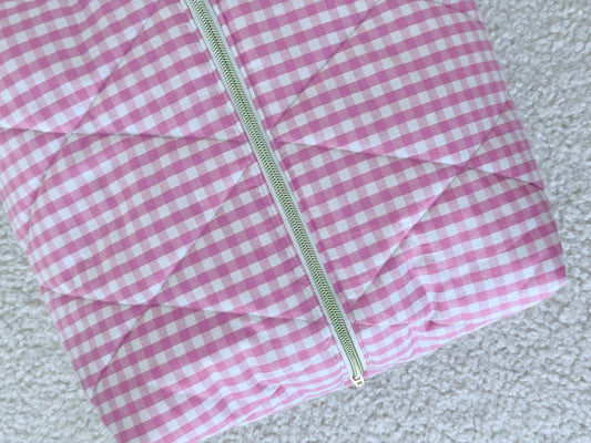 Trousse sèche-cheveux matelassée vichy rose Louise vue du dessus – Top view of quilted pink gingham hair dryer case – Maison ELOÏA