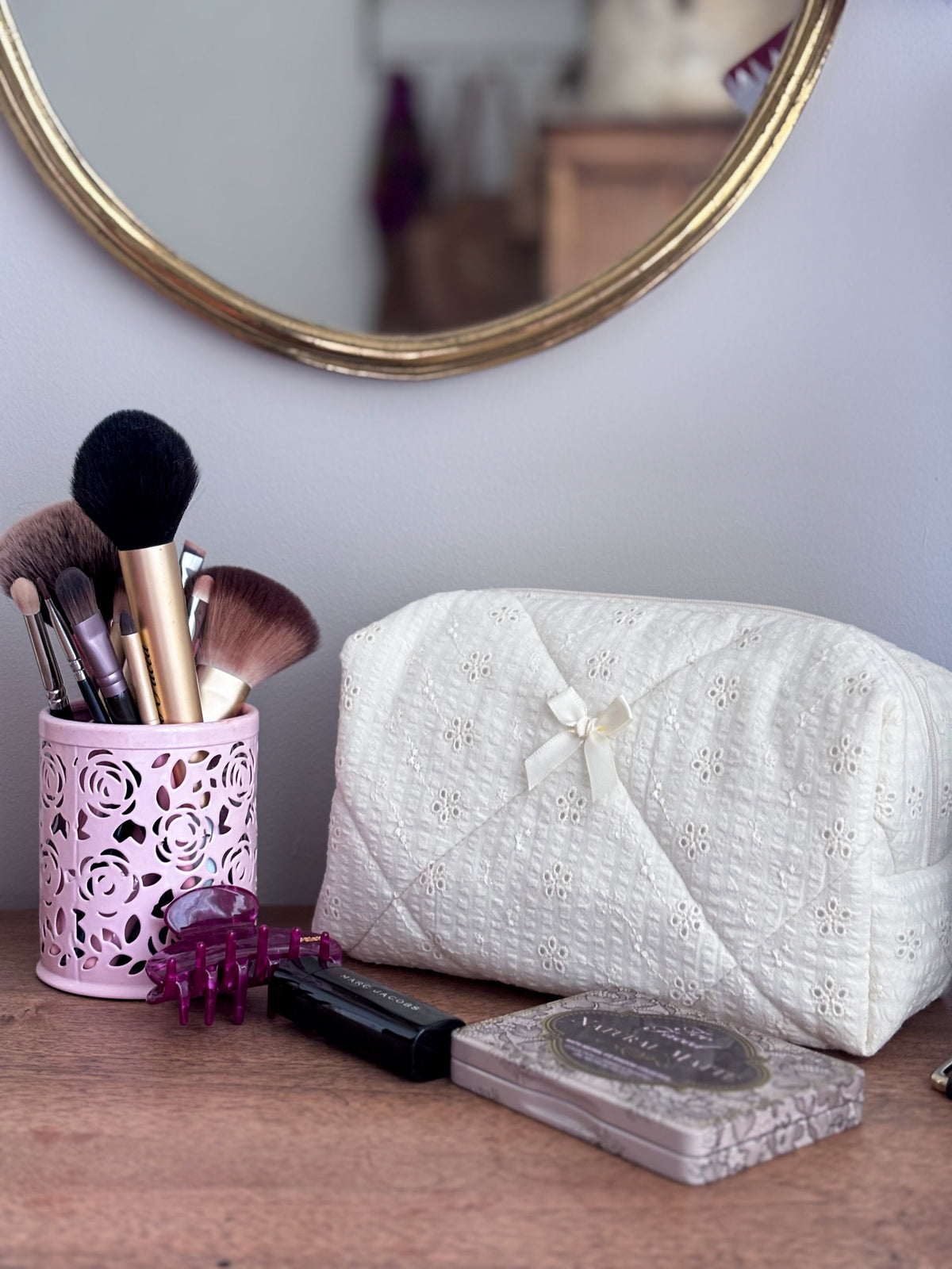 Trousse beauté matelassée brodée écrue – Céleste