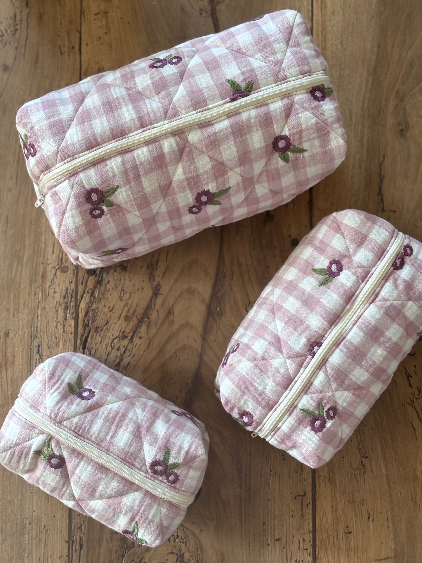 Trio de trousses beauté Vichy Mauve Brodée