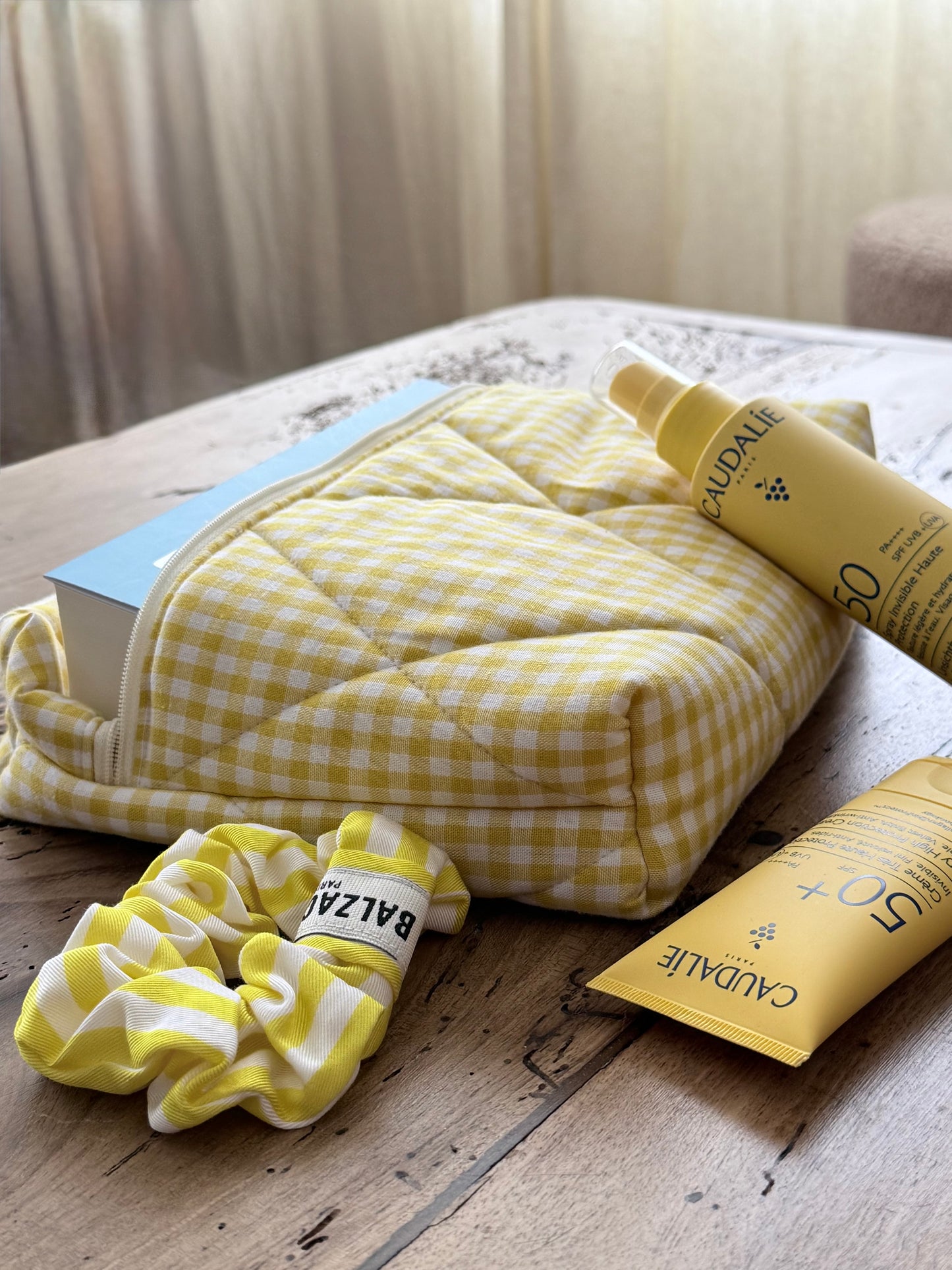 Pochette livre broché Louise – vichy jaune
