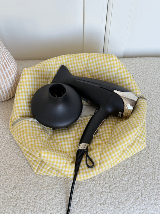 Trousse sèche-cheveux matelassée vichy jaune Louise avec GHD Helios – Quilted yellow gingham hair dryer case with GHD Helios – Maison ELOÏA