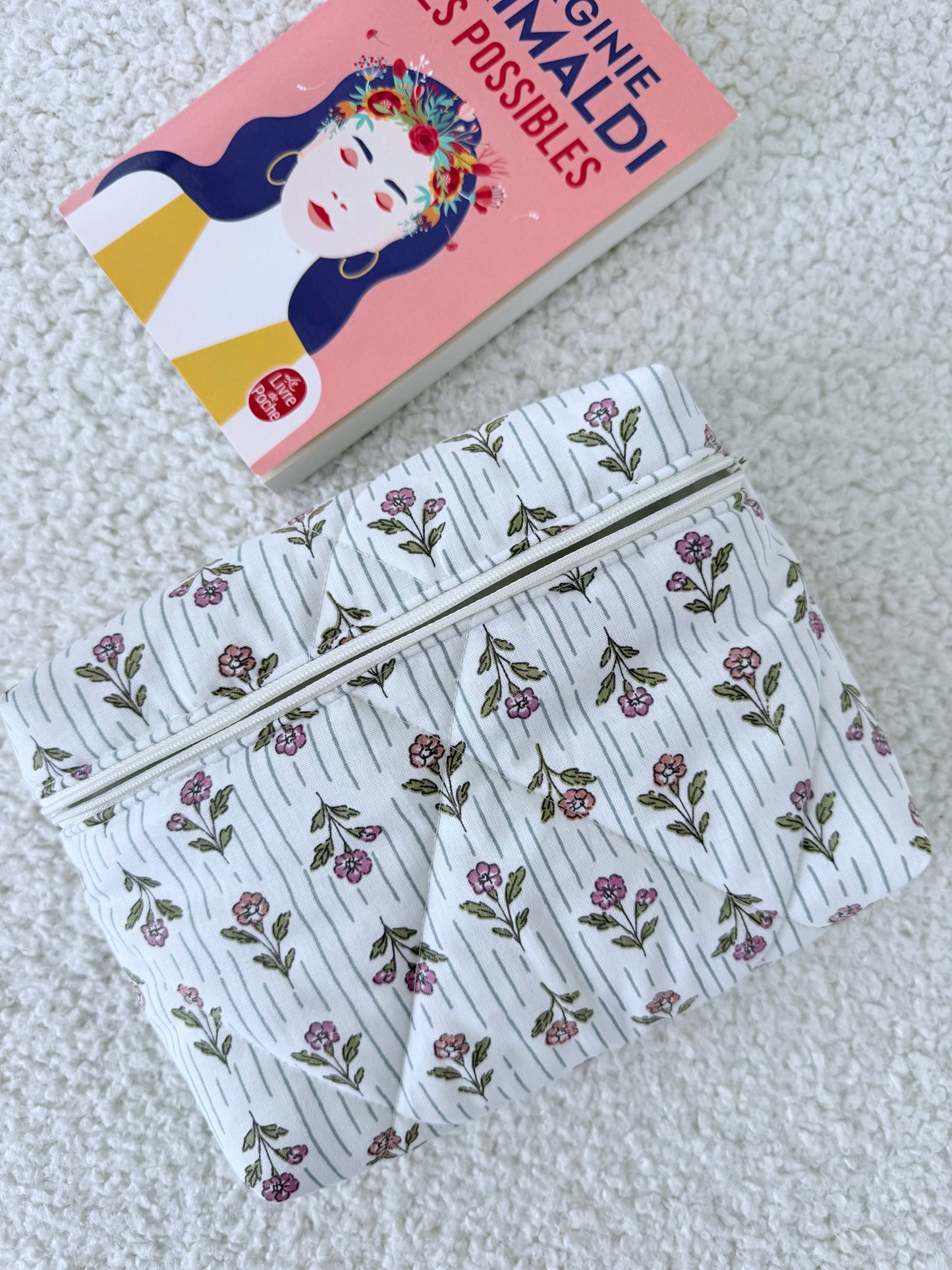 Pochette livre & liseuse Kindle Léonie – fleurie
