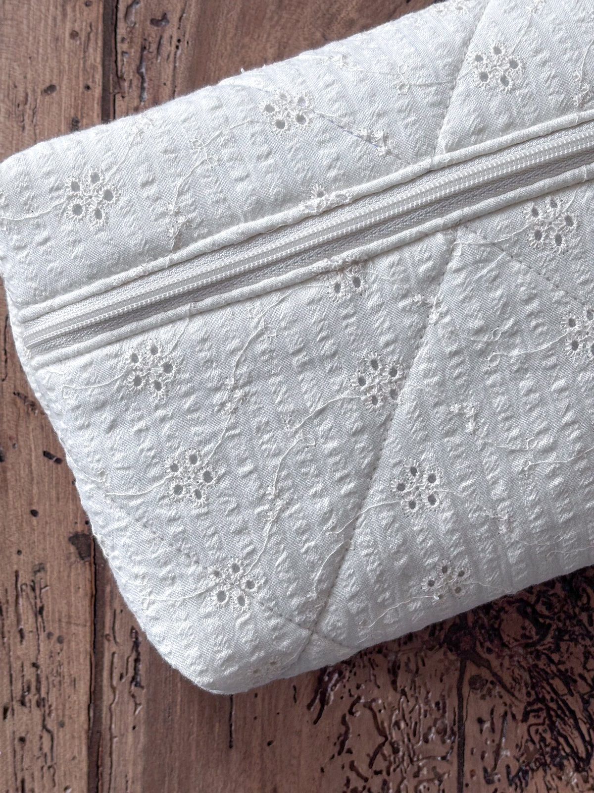 Pochette livre de poche - brodée écrue Céleste - Compatible Kindle