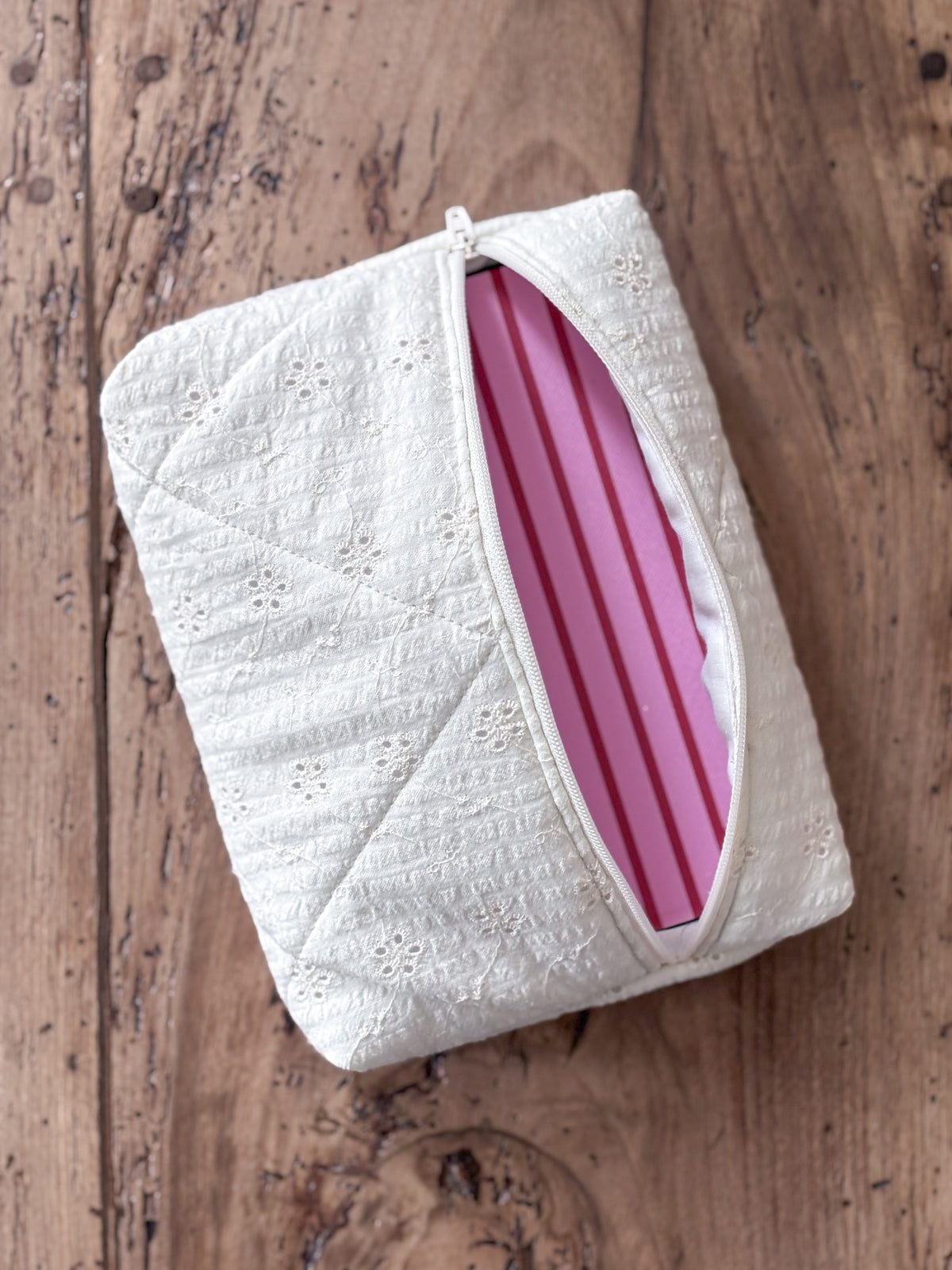 Pochette livre de poche - brodée écrue Céleste - Compatible Kindle