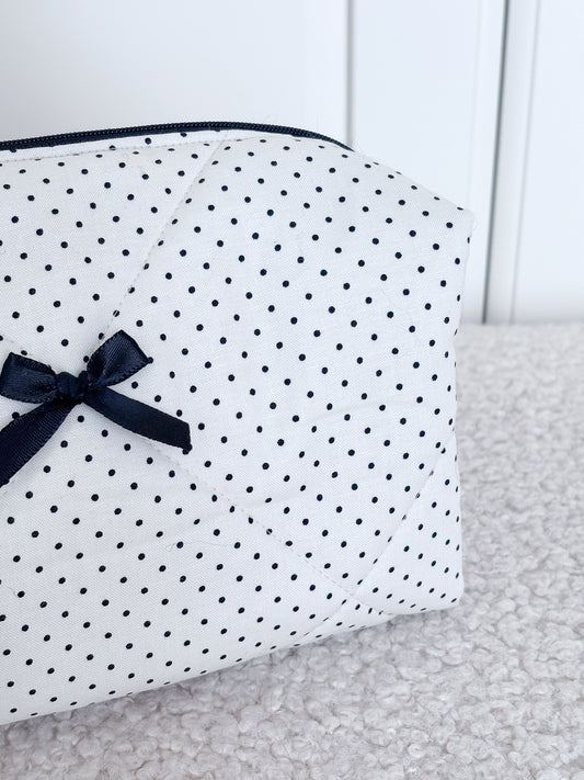 Trousse beauté matelassée blanc pois noirs – Margot