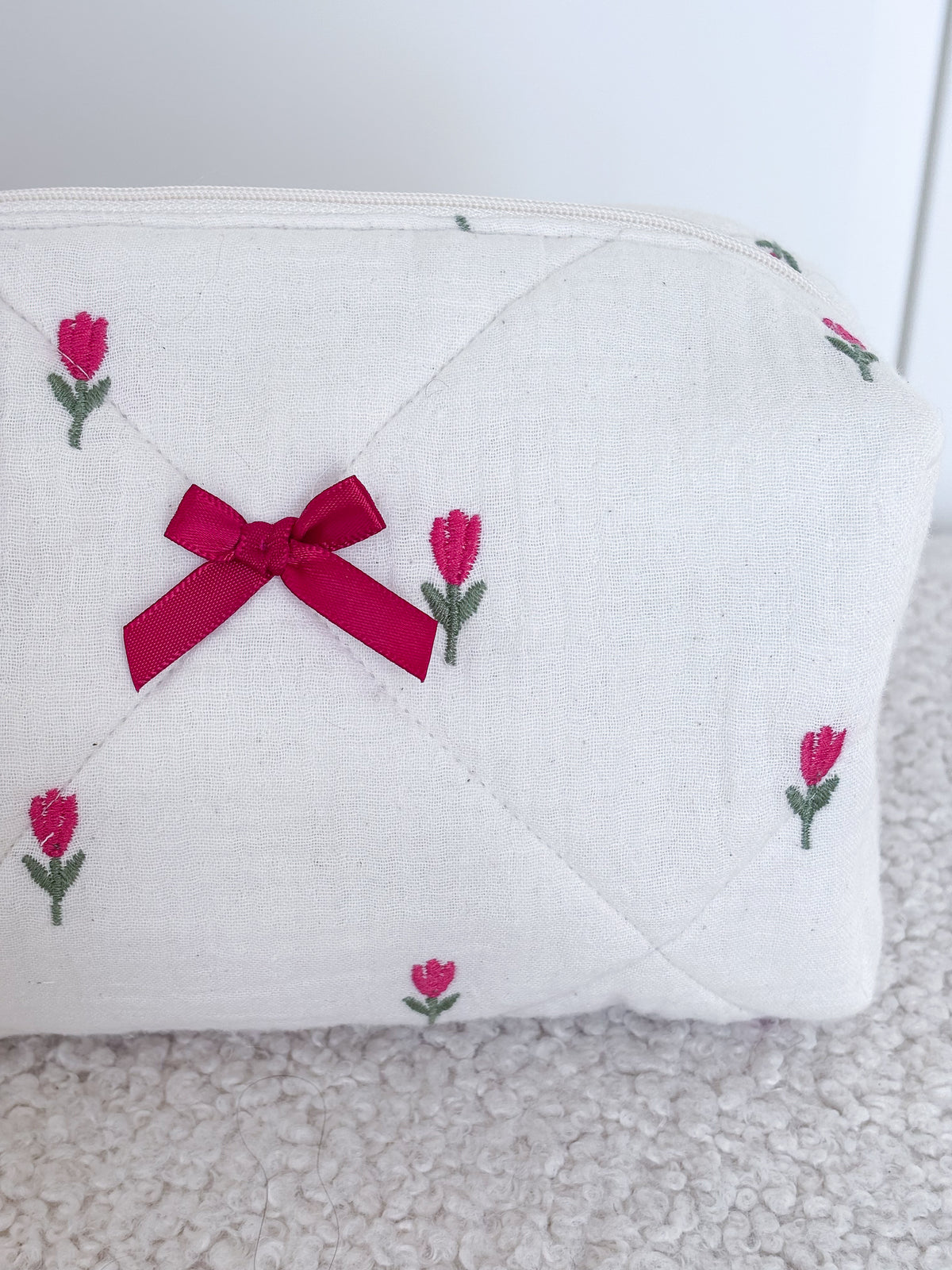 Trousse beauté matelassée brodée fleurie – Rosalie