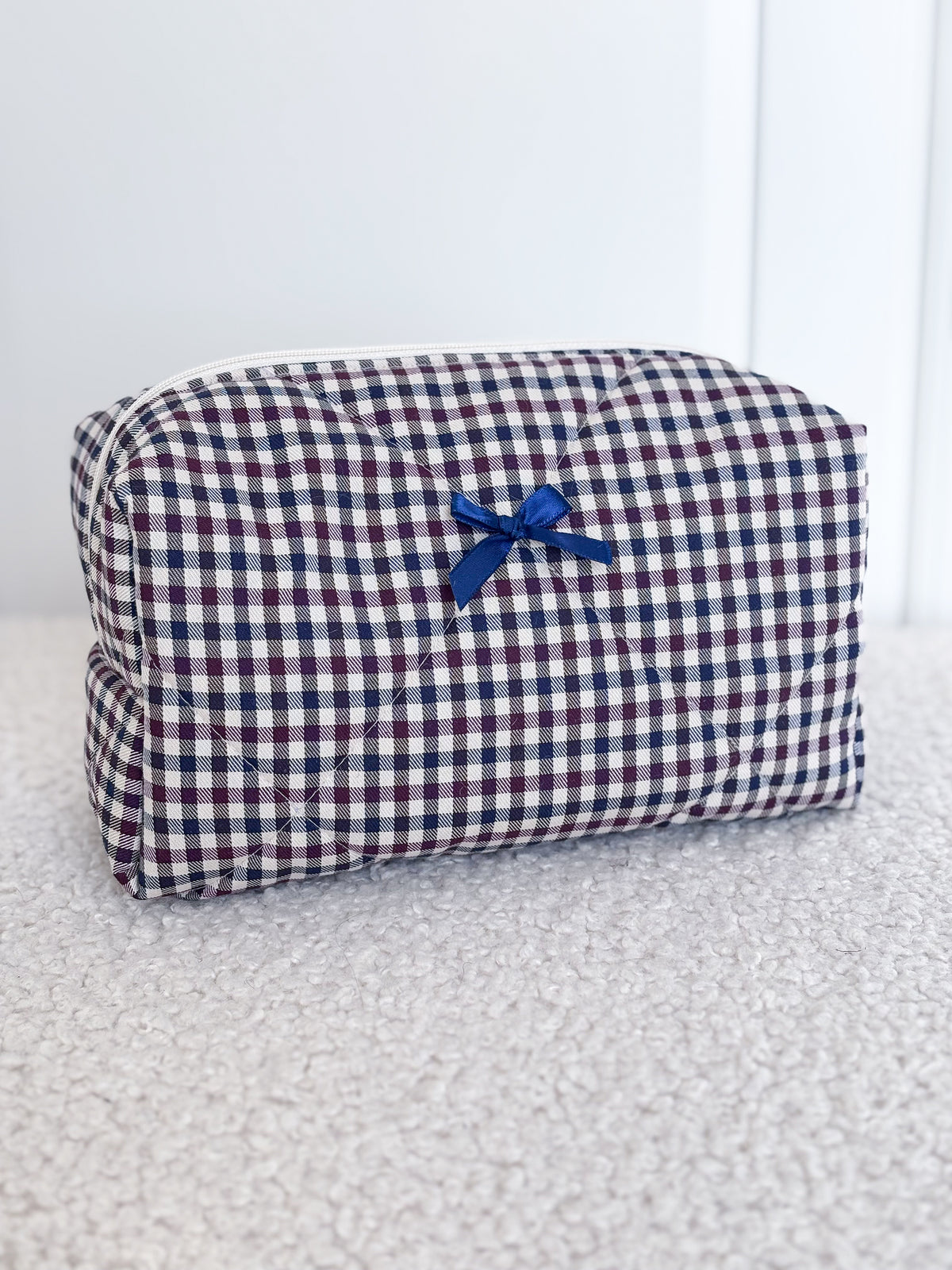 Trousse beauté matelassée à carreaux marine, prune et écru – Bérénice