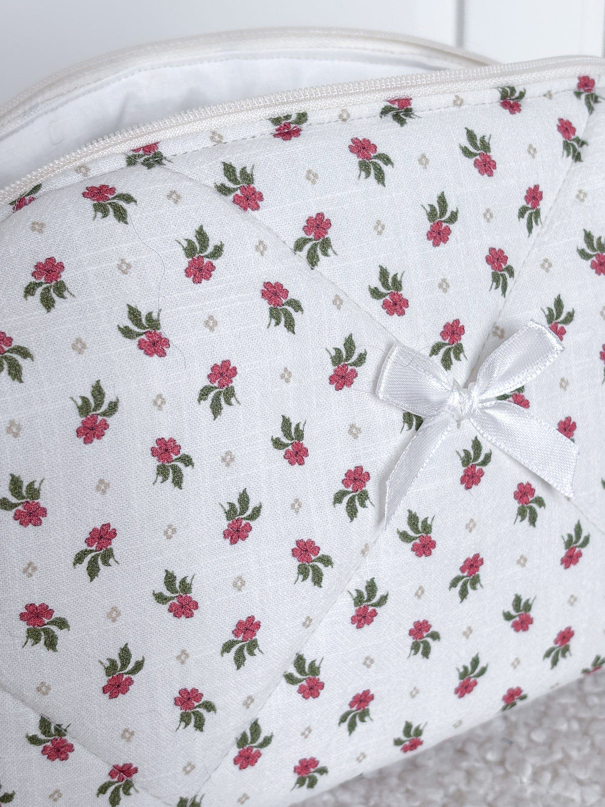 Trousse beauté matelassée fleurie – Agathe