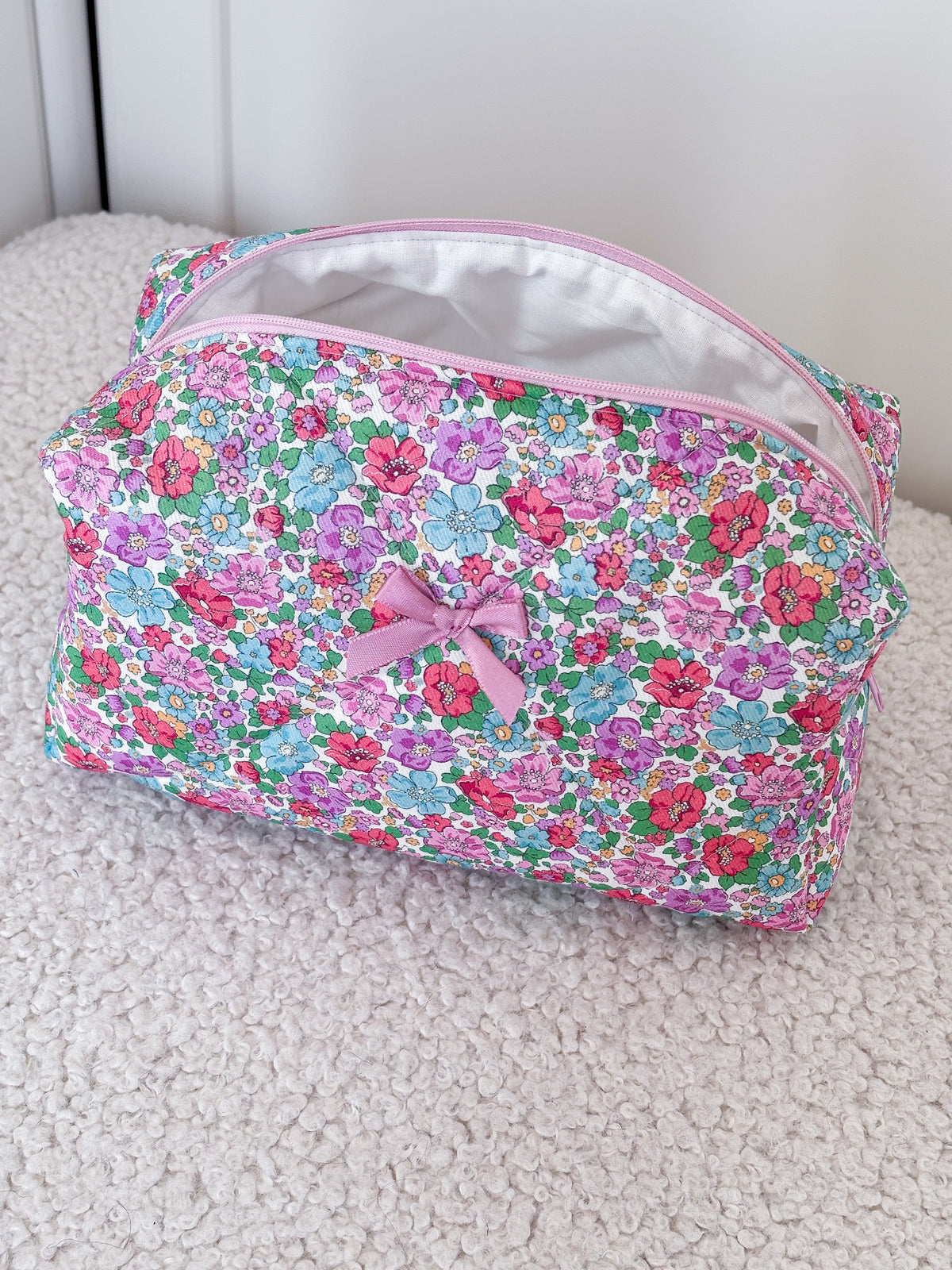 Trousse beauté matelassée fleurie – Iris