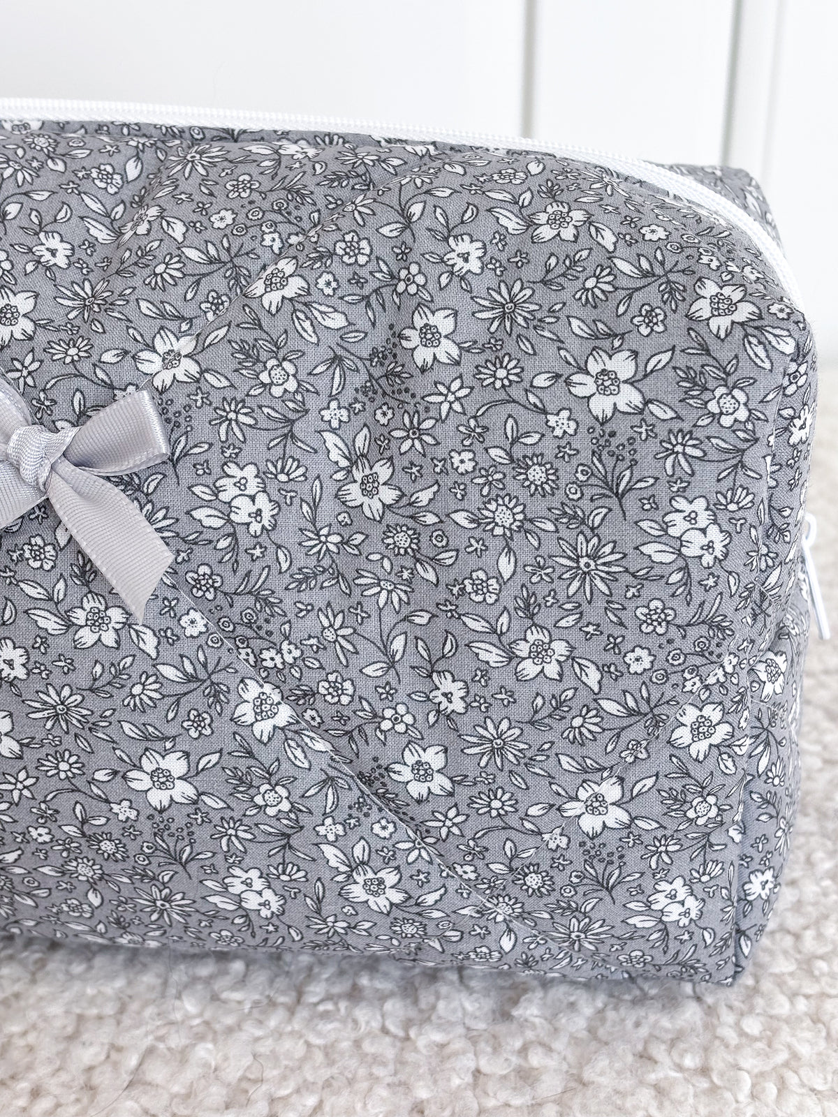 Trousse beauté matelassée fleurie – Marguerite