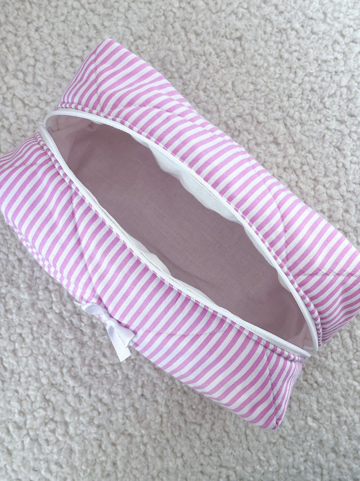 Trousse beauté matelassée rayée blanc et rose – Capucine