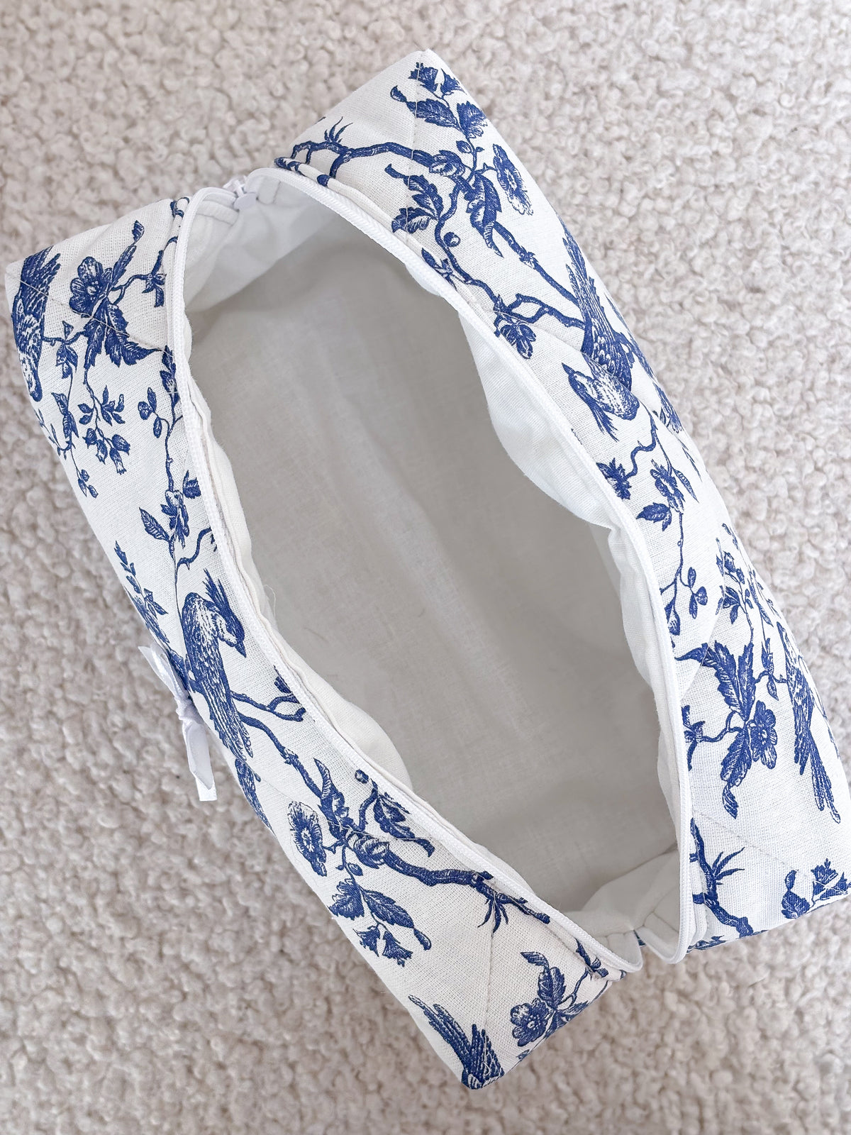 Trousse beauté matelassée toile de Jouy bleue  – Joséphine